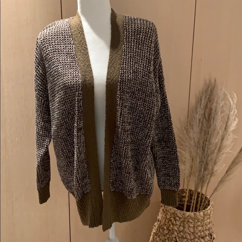 Urban Outfitters sweater 🖤